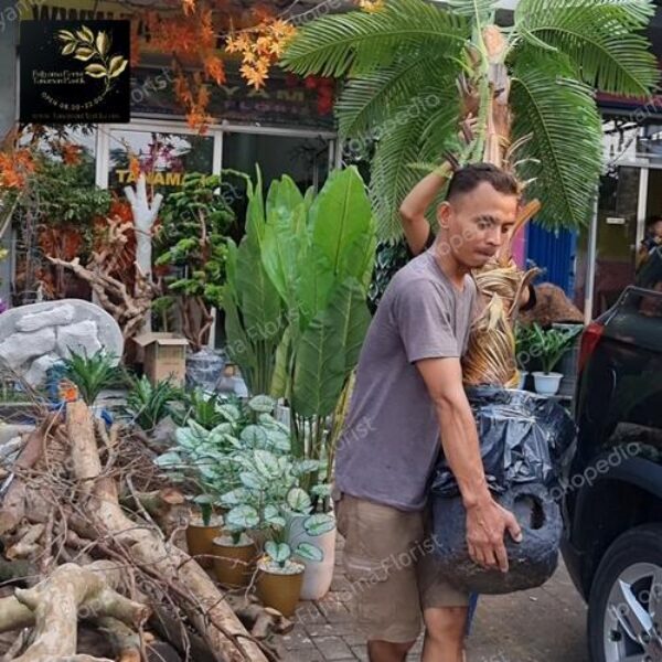 pohon palem artificial besar