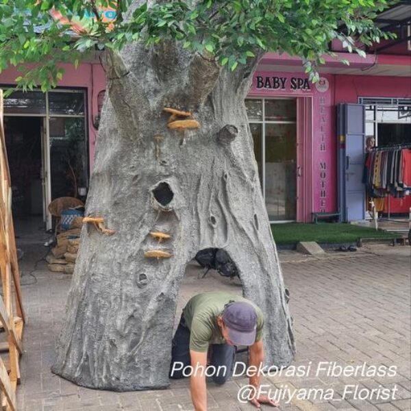 Pohon Plastik Artifisial Dekorasi Ruangan Event dan Pameran